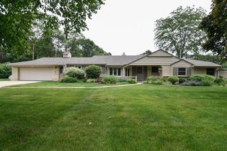 7860 N  Fairchild Rd, Fox Pt, WI 53217