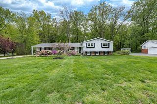 9412 Beaver Creek Dr, Mentor, OH 44060