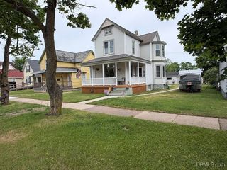 210 N  13th St, Escanaba, MI 49829