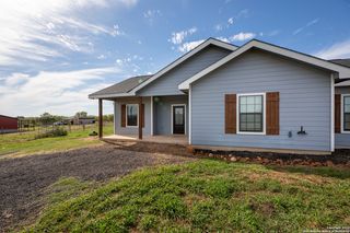 143 CR 2665, Moore, TX 78057