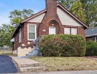 1214 Gruner Pl, Saint Louis, MO 63133