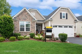 1639 Colchester Ln, Aurora, IL 60505