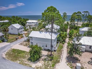 300 Gull Wing Way, Sopchoppy, FL 32358