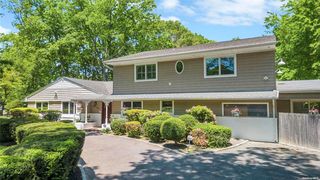 59 Mobrey Lane, Smithtown, NY 11787