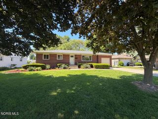2917 Shoreland Ave, Toledo, OH 43611