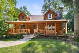 465 Sylvan Dr, Fontana, WI 53125