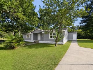 227 Live Oak Ln, Onalaska, TX 77360