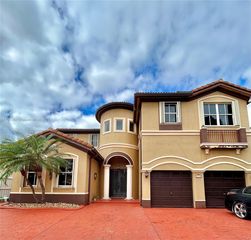 18130 NW 90th Ave, Hialeah, FL 33018