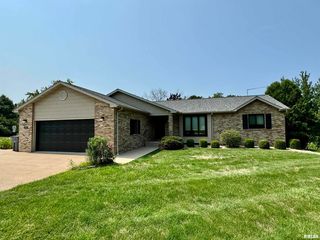 320 N  Quail Walk Rd, Macomb, IL 61455