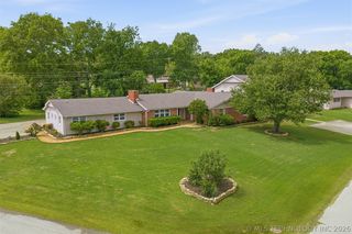 202 Meadow Rd, Ardmore, OK 73401