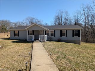 2070 Potts Ln, Zanesville, OH 43701