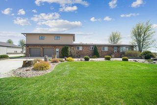 10554 N Ave, Maynard, IA 50655