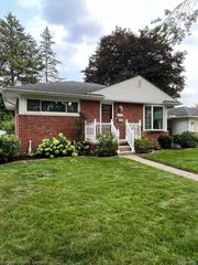 16700 Centralia, Redford, MI 48240