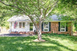 1115 Grovewood Dr, Charlotte, NC 28208