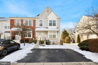 72 Victoria Dr, Aston, PA 19014