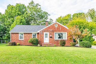 2272 Venloe Dr, Poland, OH 44514