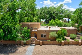 39 Priestly Pl, Corrales, NM 87048