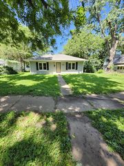 139 NW Louise St, Topeka, KS 66606