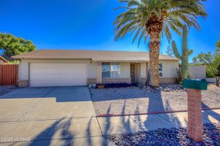 8300 N  Bayou Dr, Tucson, AZ 85741