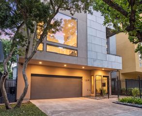 1319 Hawthorne St, Houston, TX 77006