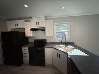 111 Delaware Cir, Elyria, OH 44035