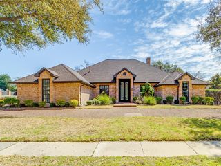 2400 Crown Knoll Ln, Plano, TX 75093