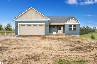 8552 S  Olivia Dr, Maple City, MI 49664