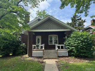 1009 E  B St, Belleville, IL 62220