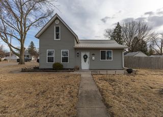 520 9th Ave, Camanche, IA 52730