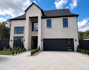 211 W  34th St, Houston, TX 77018