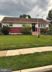 412 W  Henry St, Palmyra, NJ 08065