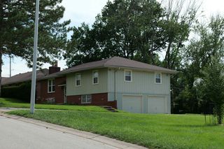 5018 Rosehill Dr, Shawnee, KS 66216