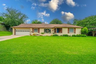 6924 Bal Lake Dr, Fort Worth, TX 76116