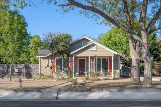 225 Hamilton St, Kerrville, TX 78028