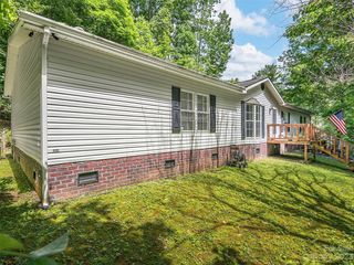 16 Sky Forest Dr, Swannanoa, NC 28778