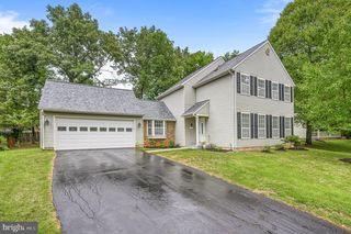 14 Coloma Ct, Sterling, VA 20164