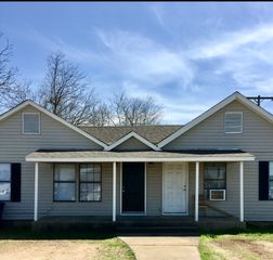 312 S  Bixby St, Coweta, OK 74429