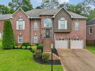 612 Bayhill Ct, Hermitage, TN 37076
