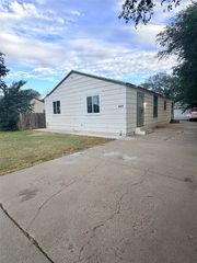 405 W  Mary St, Garden City, KS 67846