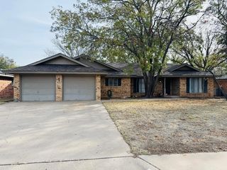 2025 Buffalo Dr, Levelland, TX 79336