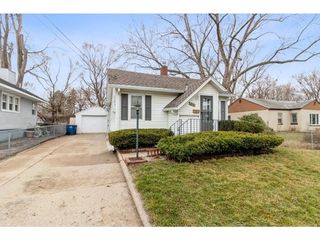 824 E  28th Ct, Des Moines, IA 50317