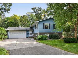 445 Pleasant Ave N, Annandale, MN 55302
