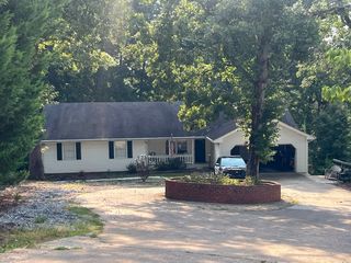 9075 Hayes Dr, Gainesville, GA 30506