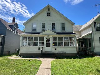 1935 W  2nd St, Davenport, IA 52802