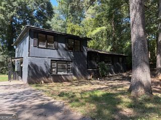 7126 Pineview Dr SW, Covington, GA 30014