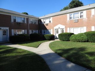 44 Manchester Ct, Wayne, NJ 07470