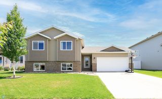 3021 Ridge Dr E, West Fargo, ND 58078
