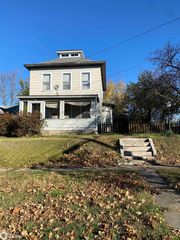 818 Franklin St, Burlington, IA 52601