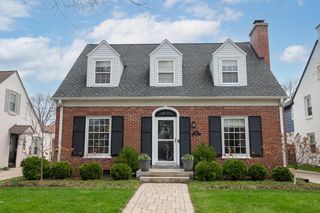 5832 N Kent AVENUE, Whitefish Bay, WI 53217