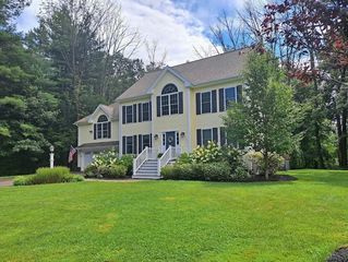 15 Falcon Ln, Haverhill, MA 01832